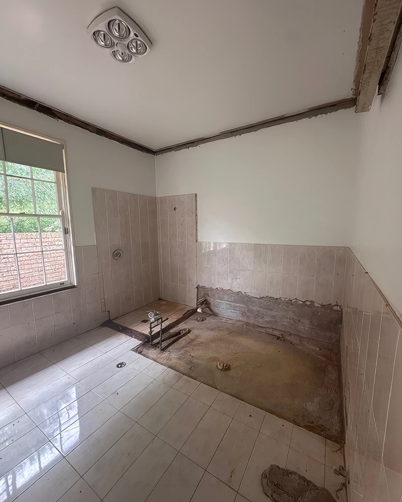 Before-Renovation-Family-Bathroom